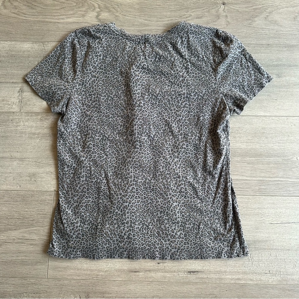 t.la gray/black/brown leopard print t-shirt - size medium - Picture 5 of 5